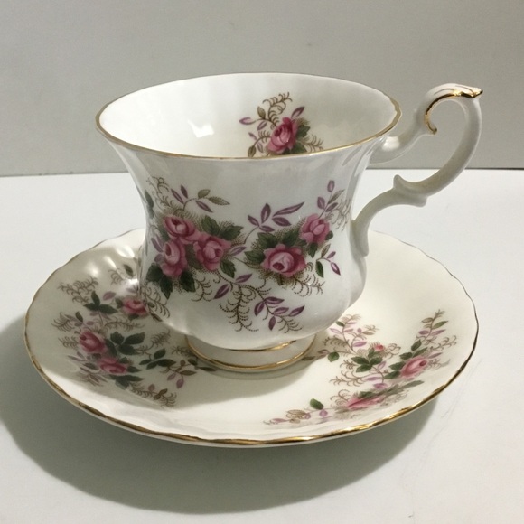 Vintage RARE Royal Albert Lavender Rose dainty footed teacup and saucer - Picture 3 of 13